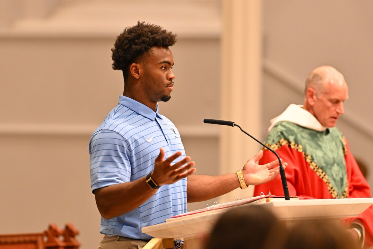 NovaFootball's tweet photo. An amazing night at the annual Welcome Mass ⛪️😸

#TTR https://t.co/6H2UnO3EqZ