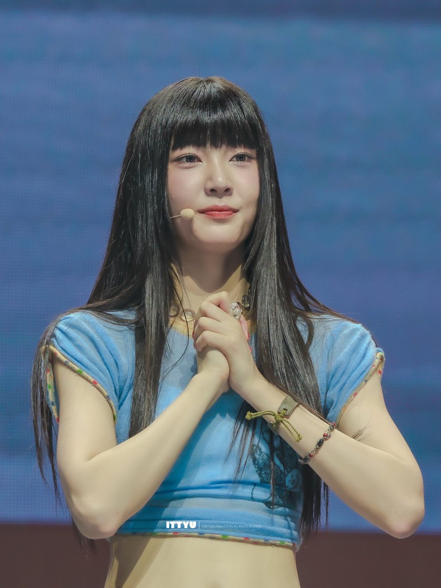 tuip014's tweet photo. 260824 DEBUT SHOWCASE

팬들 보는 눈이 너무 반짝거리는 아이돌💕

#TUIDE #튜이드
#SEAH #세아 https://t.co/pfdHLEfPSQ