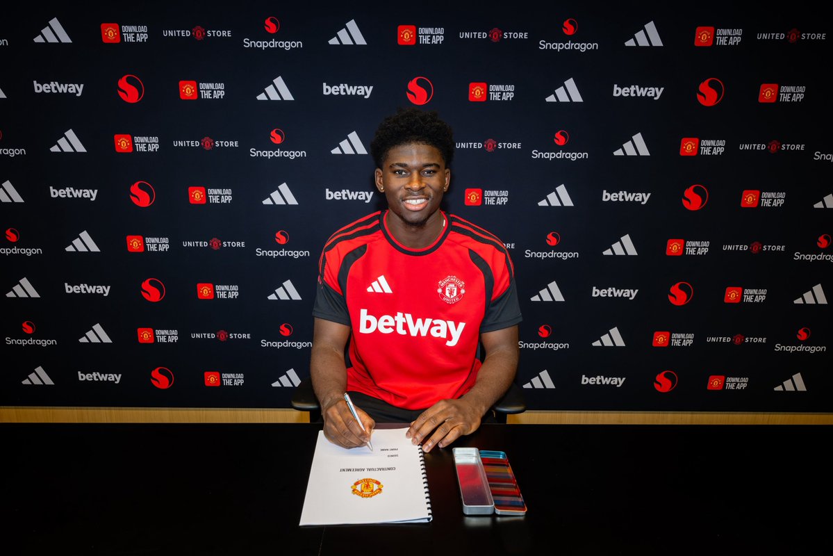 UtdDistrict's tweet photo. 🚨🎙️ | Carlos Baleba:

“It is an incredible feeling to join the club of my DREAMS. Playing at Old Trafford is always special, but the opportunity to do so as a #mufc player will be a real honour..." https://t.co/oZ9JofilEZ
