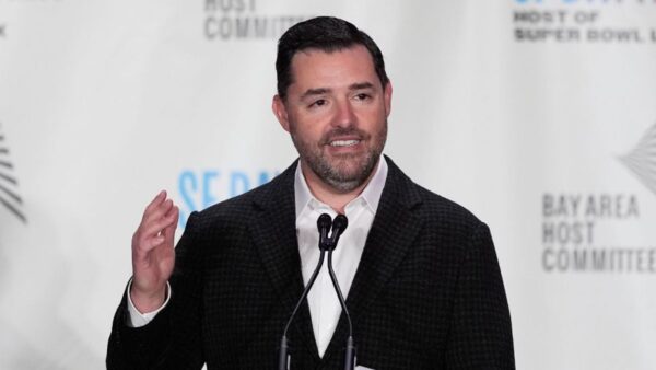 luisgdigital's tweet photo. 🚨 Jed York, dueño de los 49ers, fue arrestado este fin de semana en Ohio. La liga ya se pronunció y revisará el caso bajo su estricta política de conducta. ¿Cómo afectará esto al equipo? 🏈
@lharanda 
https://t.co/gxAKVE2Wq3 https://t.co/3JXV2SLup2