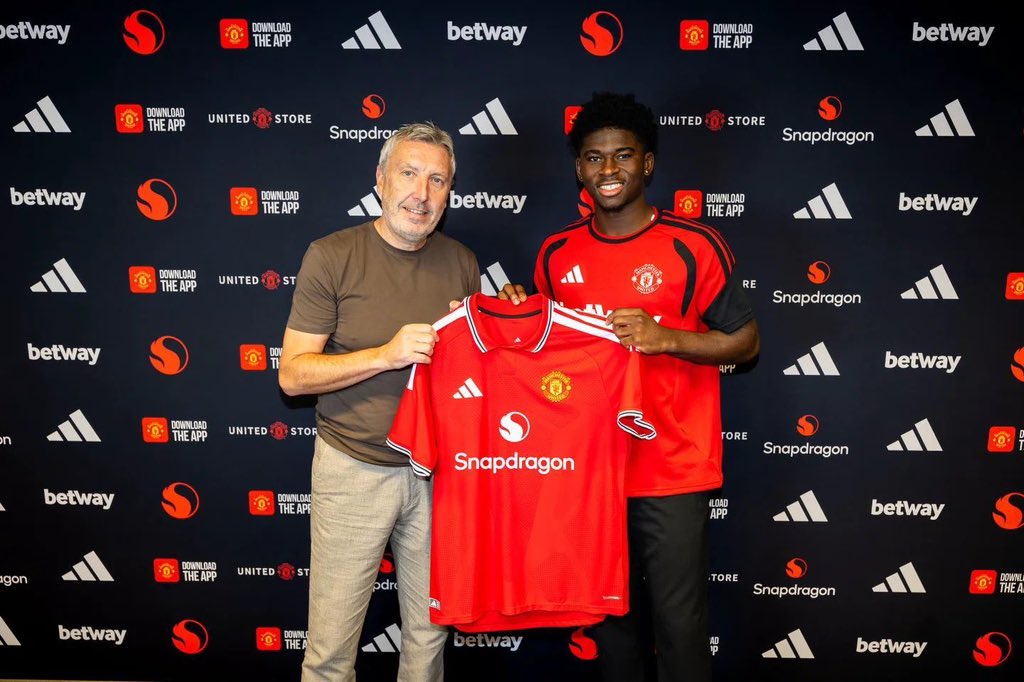 centredevils's tweet photo. 🚨🚨| OFFICIAL: Manchester United sign Carlos Baleba. https://t.co/V72momyoTO