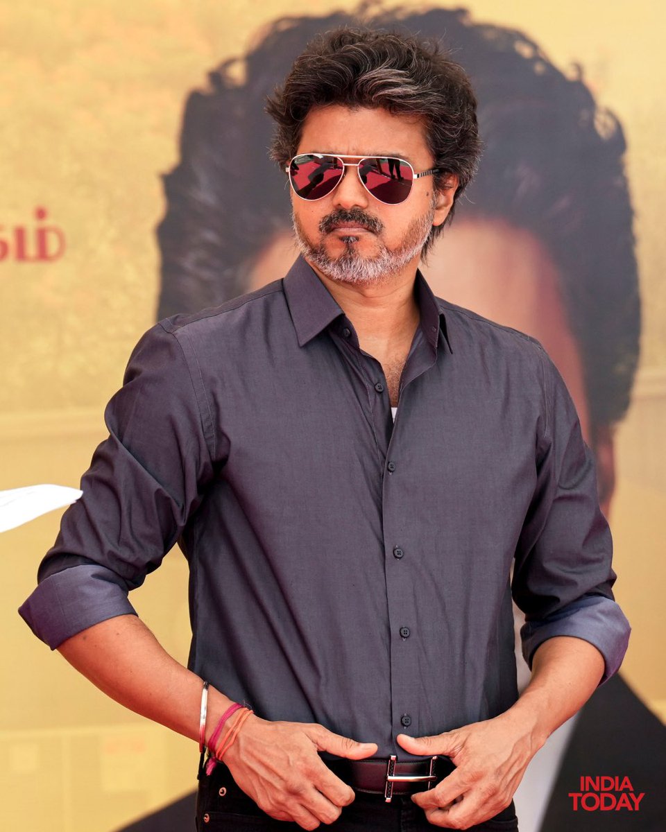 Pokkiri_Victor's tweet photo. He’s 52… but looks 32! 😎 https://t.co/uBnov3qHGf