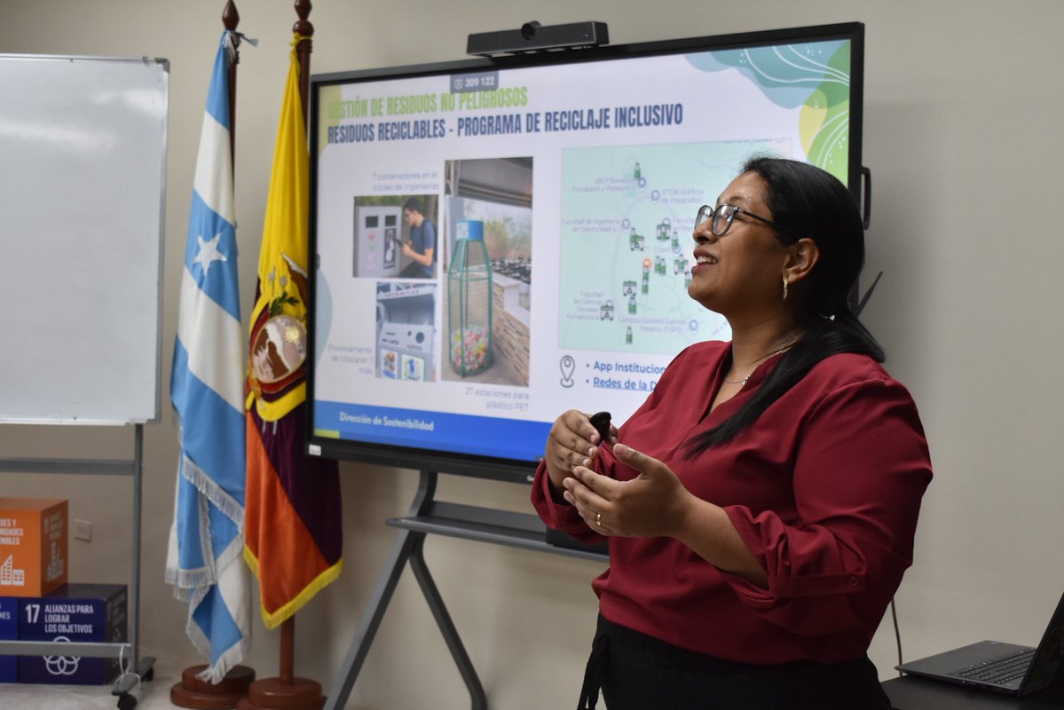 FictESPOL's tweet photo. ♻️🌱La ESPOL fortalece una cultura de sostenibilidad en FICT con una charla sobre reducción, separación y gestión responsable de residuos.

🤝La jornada también destacó el aporte de los recicladores de base y la importancia de una gestión inclusiva.

🔗https://t.co/6HsFCBvDrB https://t.co/yAeqNnMzes