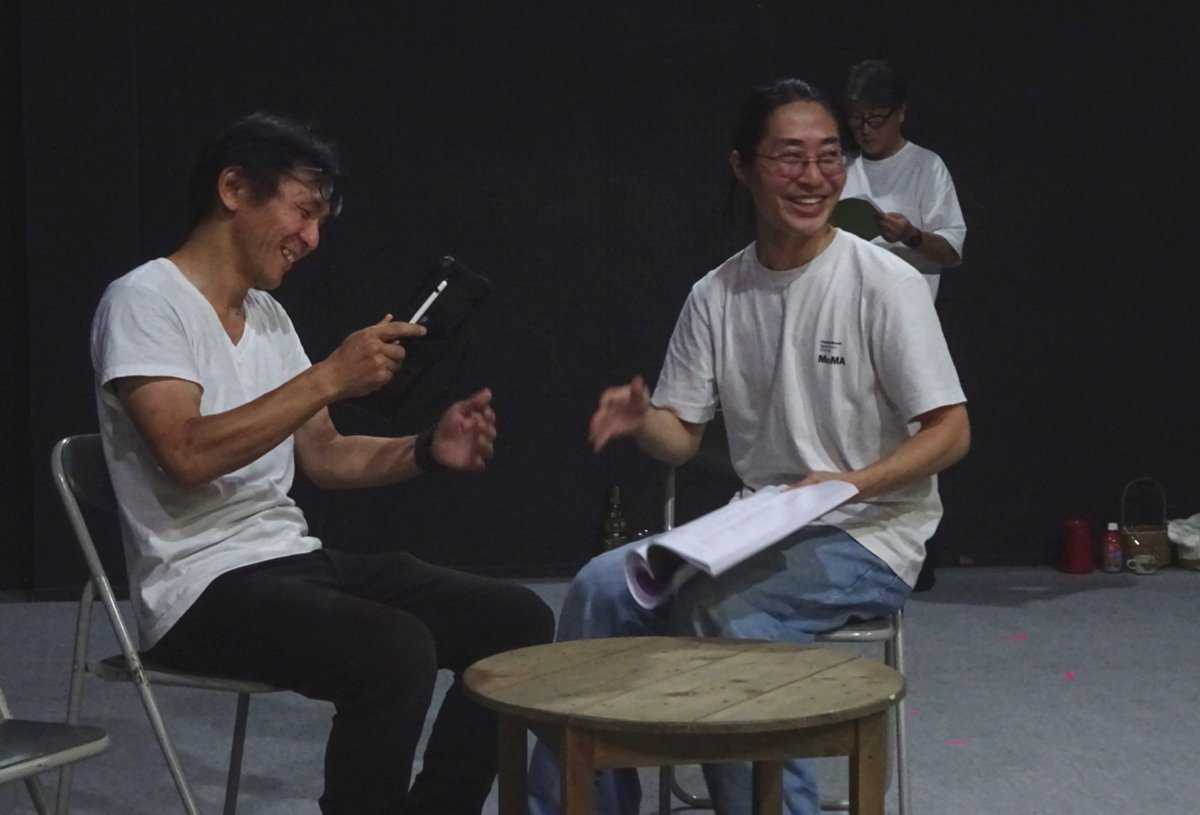 ningenza_studio's tweet photo. #71毒薬と老嬢 
個性豊かな座組です。
頼もしい衣装チームも稽古場に来てくださり前進のみ。
全員が解放されて楽しめるようになるまでの下積み交通整理中。（谷内）

ご予約🎟️https://t.co/j31XYhfze4 https://t.co/DHbuxanJ9k