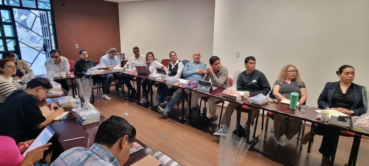 UAC_PoliticaUAZ's tweet photo. 🌎 Inició el “Diplomado en Geopolítica, Democracia y Cambio de Época” de la UACP-UAZ

La primera sesión reunió a 27 participantes, con presencia en Zacatecas y conexiones desde CDMX, Jalisco y Querétaro

Comienza un espacio de formación, diálogo y análisis 🎓

#UAZ #UACP https://t.co/1ltt7DBljQ