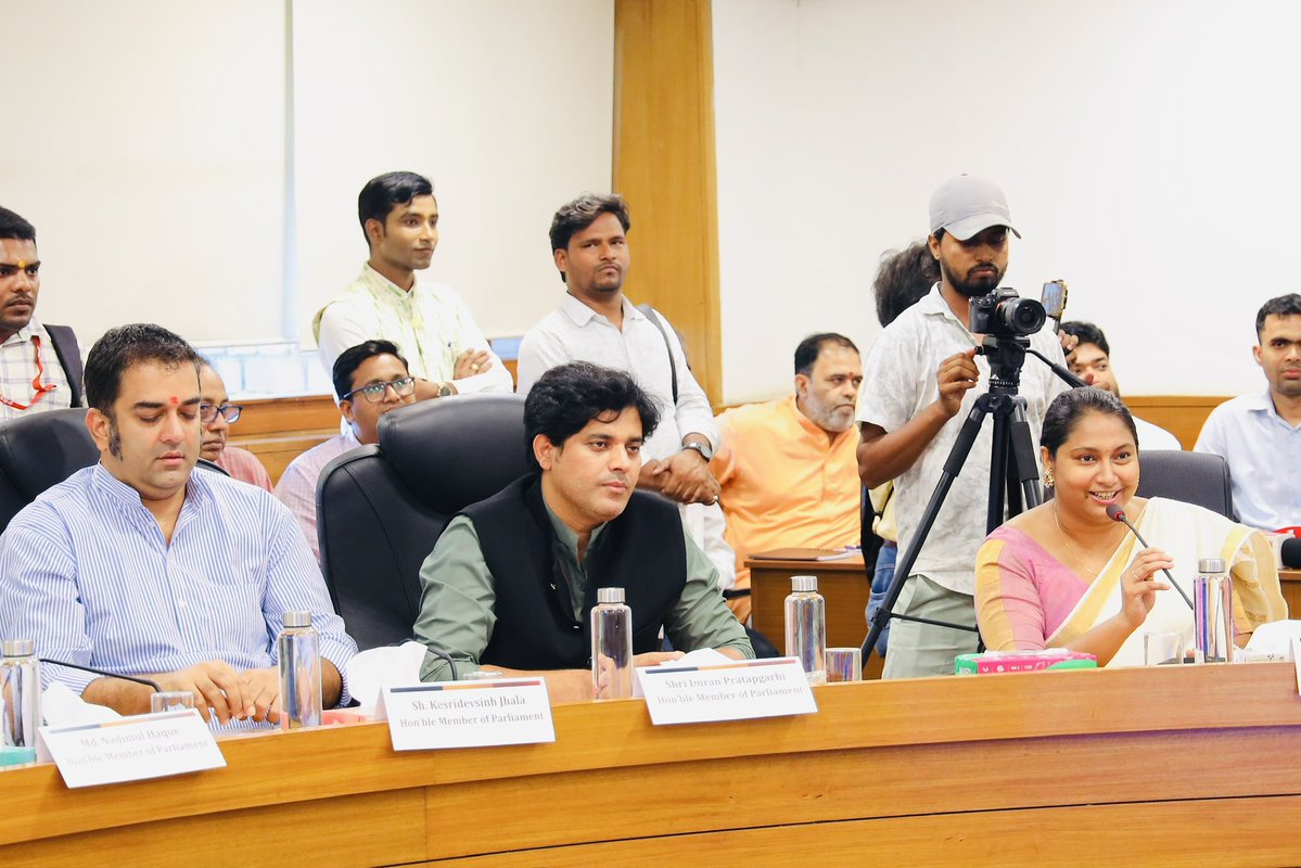 ShayarImran's tweet photo. पार्लियामेंट्री स्टैंडिंग कमेटी ने आज बिहार के नालंदा विश्वविद्यालय का दौरा किया और विश्वविद्यालय के छात्रों और शिक्षकों से विस्तार से वार्ता की। https://t.co/bUF86Ia18A