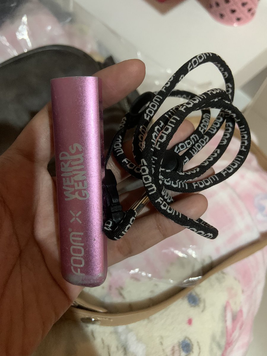nabil44h's tweet photo. wts device only foom x weird genius pink 100k🎀
dm for detail💋
#wts #foom #zonauangㅤ https://t.co/ZHGW44YPq5