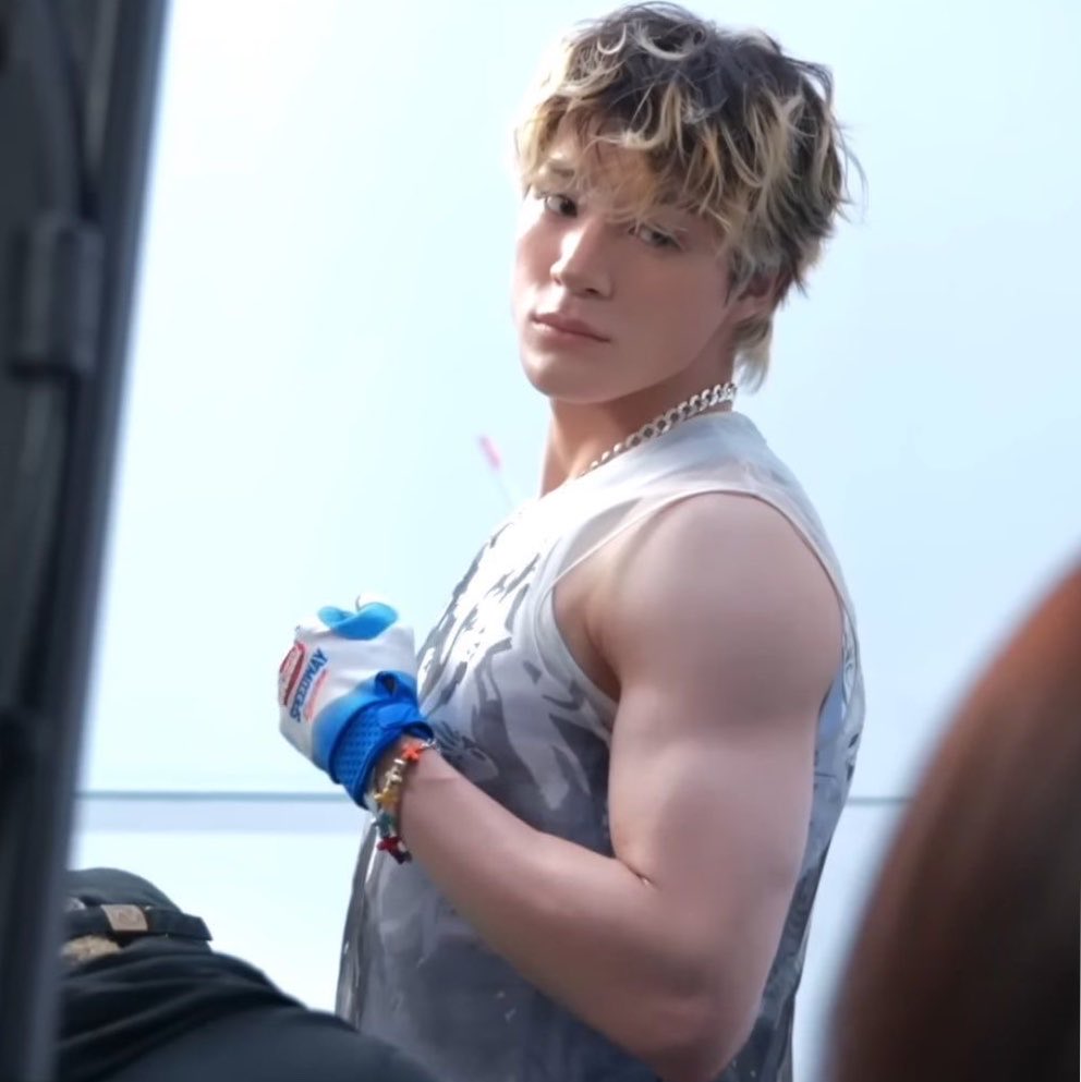 jisungdaks's tweet photo. jeno kulang na sa tubig ang mga ai parang awa mo na isang haplos mo lang raragasa ng walang tigil ang kabasaan ng katawan at butas ko !! madikit lang ‘to sa mga braso mo manginginig ako agad at magpapakawala ng isang drum na katas !! https://t.co/5yHRZh7doG