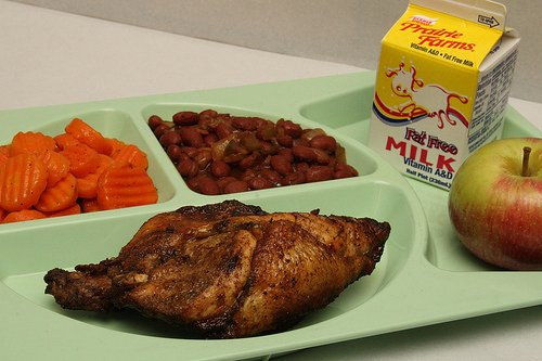 shokunincomfr's tweet photo. [L'histoire des cantines scolaires]

Les déjeuners à l'école, aviez-vous un plat préféré ? Pour moi, l'association des nouilles molles et de la sauce à la viande était sans conteste mon fétiche.
https://t.co/iYS4wVFXiR https://t.co/YQWSzvXPzU