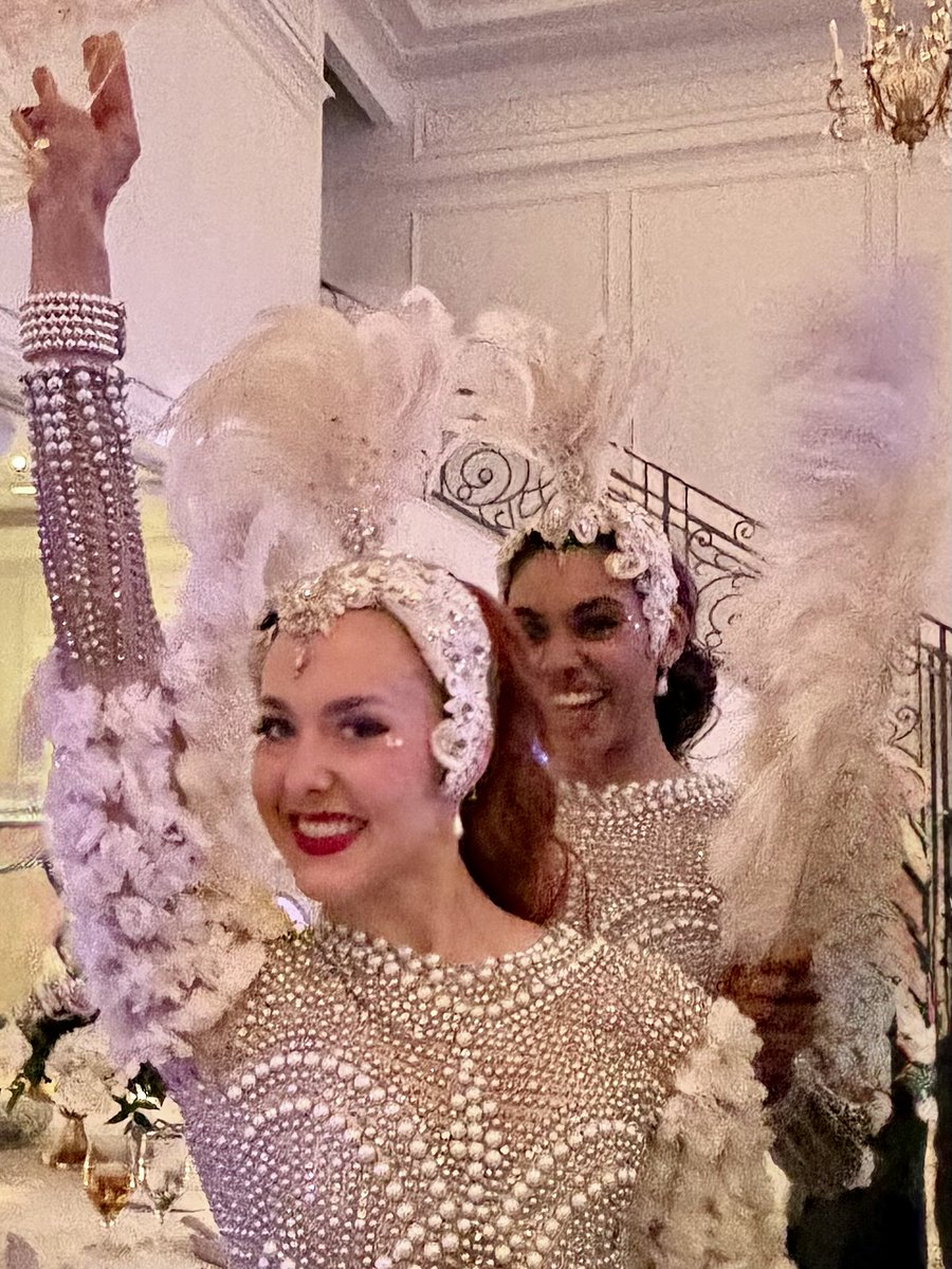 LiRuan_nyc's tweet photo. 💃 🧑🩰 💃
#dance #artist #dancer #art #dancing #fan #performer #entertain #amazing #beautiful #performing #colorful #fans #celebration https://t.co/GVutpgEE66