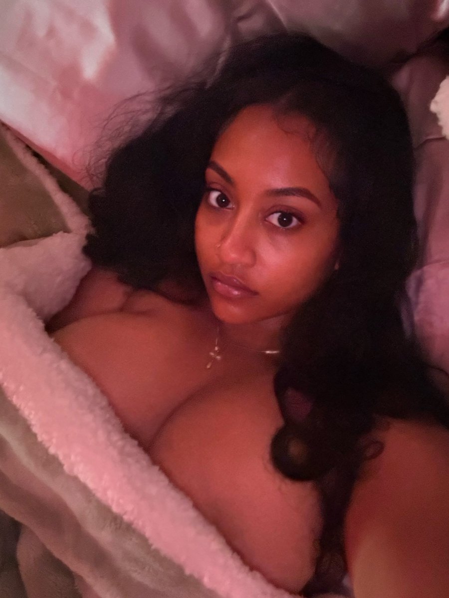 ifwSmart's tweet photo. F*CK IT sending nudys to everyone who says ‘hi’ 🤤 https://t.co/z4uTGhYpkq