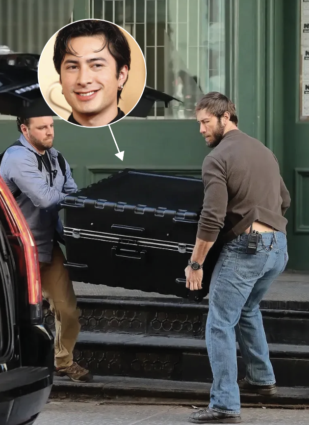 mabry_not's tweet photo. This is how they're moving Hudson Williams around set btw. They know we're all waiting to see Shane Hollander's freckles. https://t.co/Dc1XVOEIYm