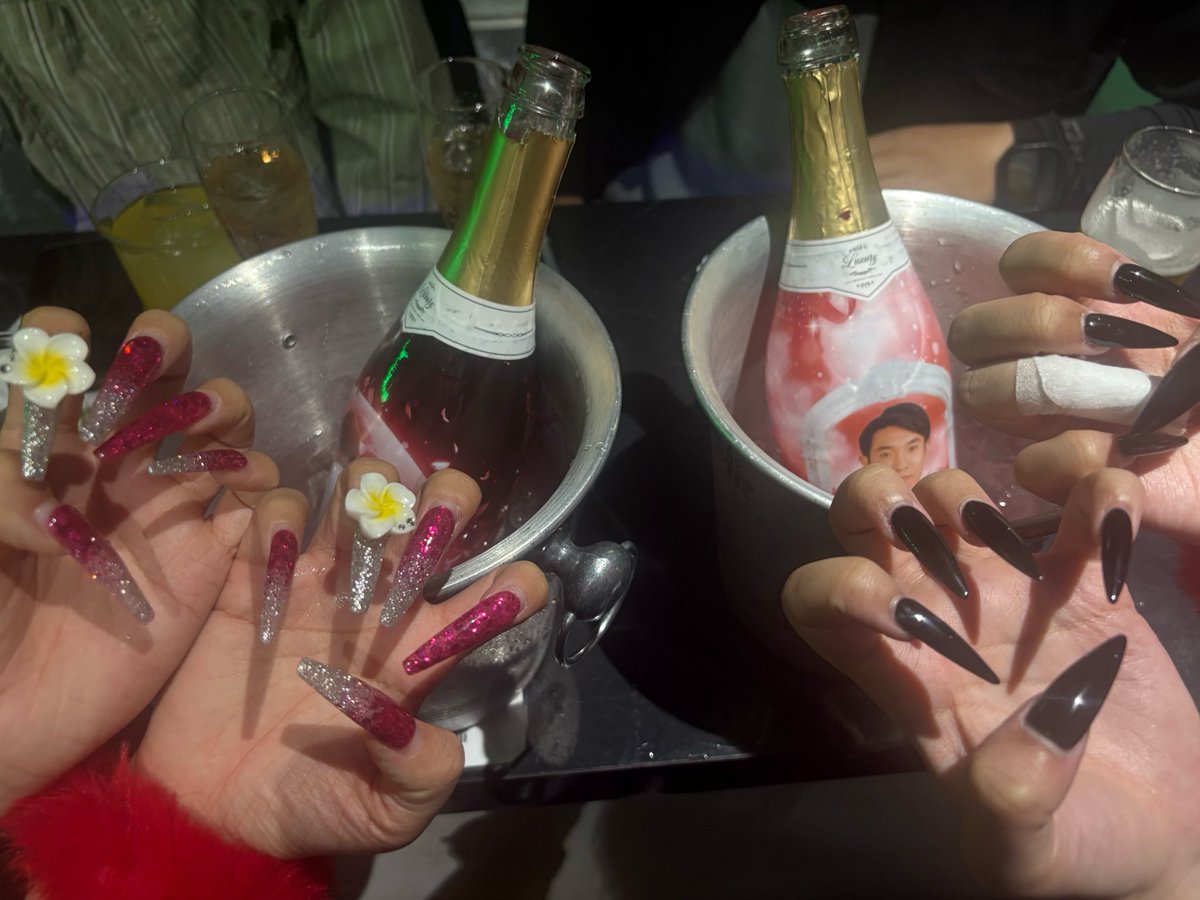 mdgroup_sano's tweet photo. いつもましてなコンビのお2人から
2種類開栓ありがとうございました！！

特典喜んでいただけたみたいで嬉しいです！！
名古屋来て仲良くしてくださって本当にありがとうございます！！😭 https://t.co/s7LkcWD7RW