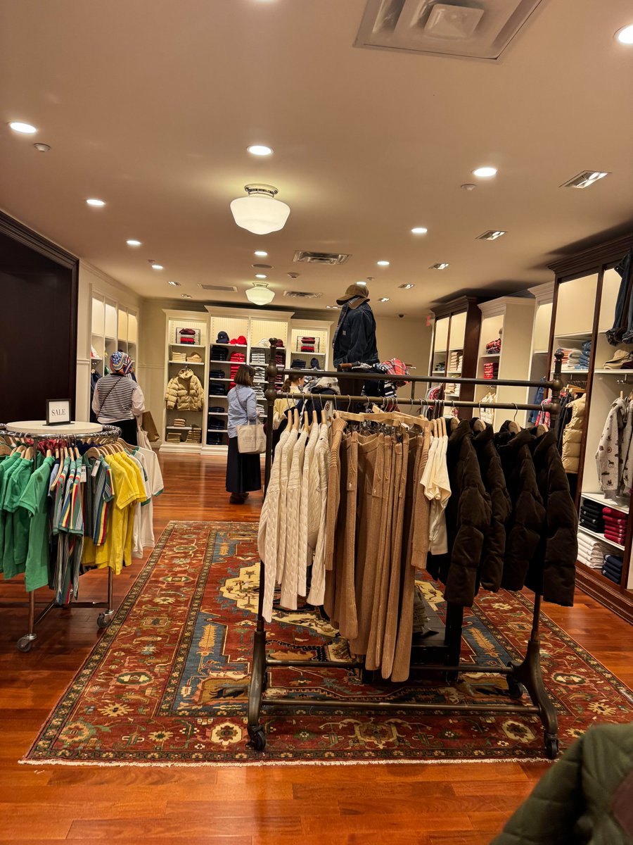 _Reese_cc's tweet photo. Enjoy a half day solo trip to the outlet mall? https://t.co/wJazkQoYkk