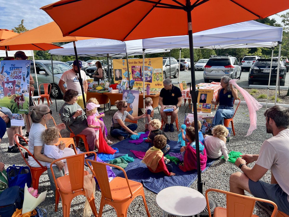BarryWaldo's tweet photo. This is what a #childrensbook launch looks like in the #HudsonValley.📚
The Secret Life of Tools inspires future dreamers at the #ColdSpring Farmers Market — at the new @HVShakespeare venue in #Garrison NY.
What you draw today could change the world.
#HVSF #kidlit #picturebook https://t.co/Sm6GXKSXp6