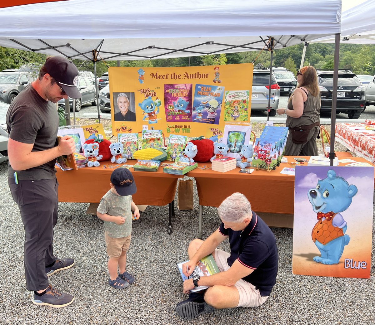 BarryWaldo's tweet photo. This is what a #childrensbook launch looks like in the #HudsonValley.📚
The Secret Life of Tools inspires future dreamers at the #ColdSpring Farmers Market — at the new @HVShakespeare venue in #Garrison NY.
What you draw today could change the world.
#HVSF #kidlit #picturebook https://t.co/Sm6GXKSXp6