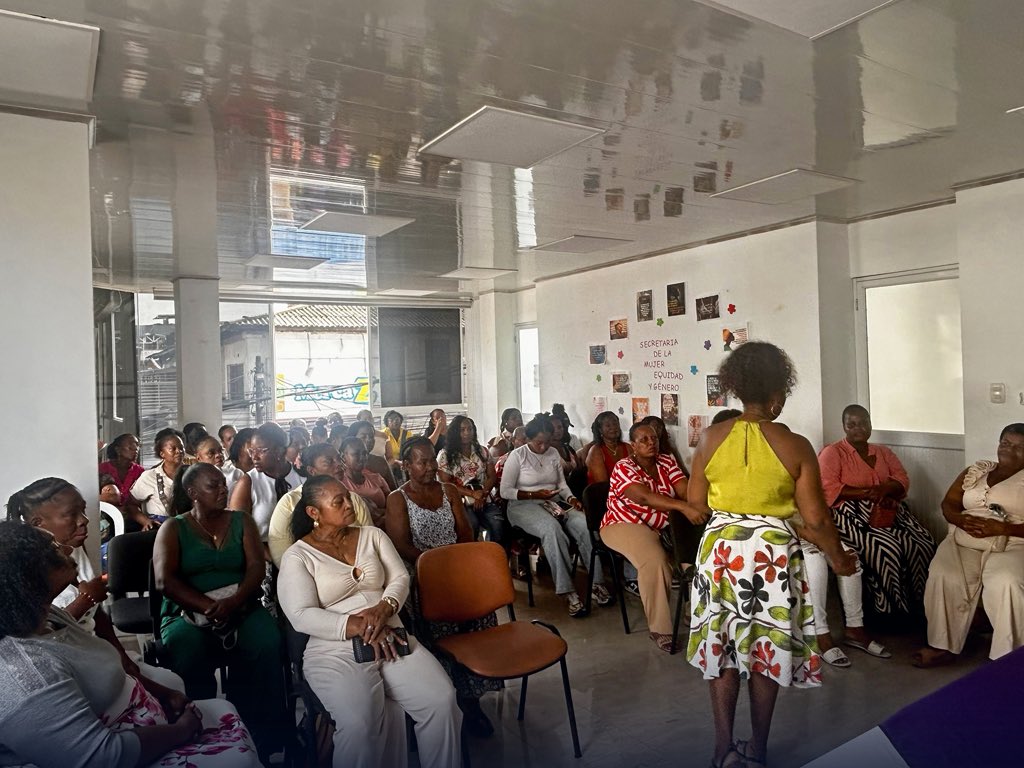 distritotumaco's tweet photo. #EquidadYGenero | Desde la Secr de la Mujer, a través de la Oficina de Seguridad Alimentaria y Nutricional (SAN), entregamos certificados a 59 mujeres que culminaron con éxito el curso de Higiene y Manipulación de Alimentos, desarrollado en articulación con el SENA. https://t.co/YYedKdC3jf