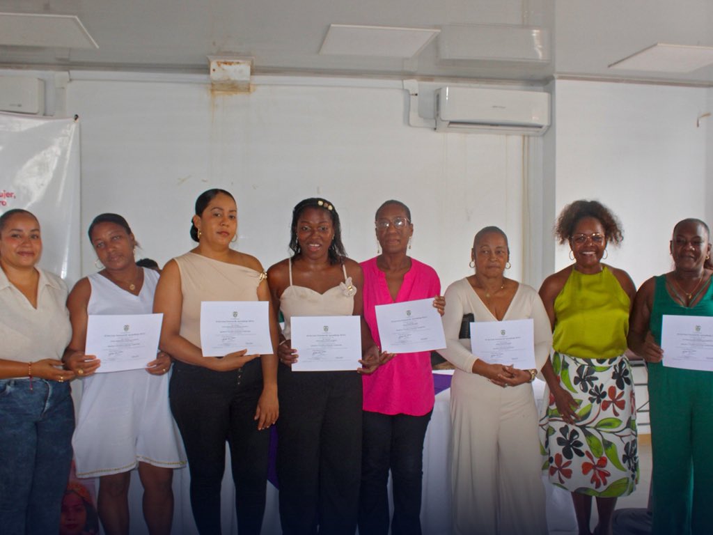 distritotumaco's tweet photo. #EquidadYGenero | Desde la Secr de la Mujer, a través de la Oficina de Seguridad Alimentaria y Nutricional (SAN), entregamos certificados a 59 mujeres que culminaron con éxito el curso de Higiene y Manipulación de Alimentos, desarrollado en articulación con el SENA. https://t.co/YYedKdC3jf