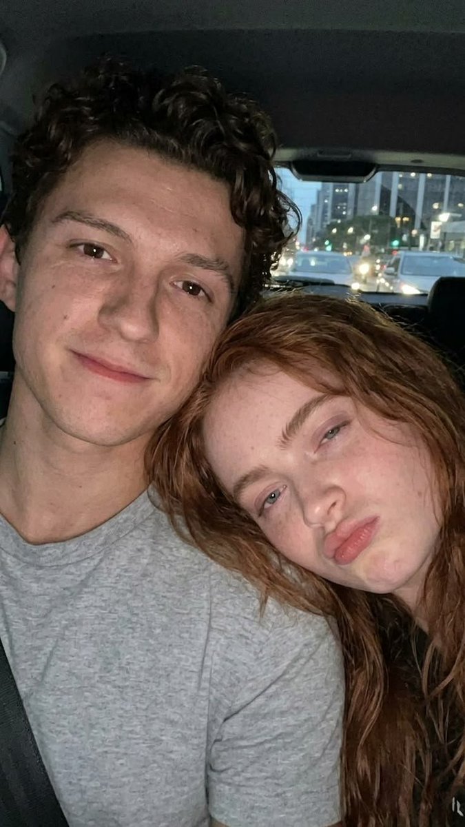 Jean_Grey___'s tweet photo. ✦ 𝐉𝐄𝐀𝐍 𝐆𝐑𝐄𝐘 ✦

*Jean se acomodó junto a peter, apoyando suavemente la cabeza sobre su hombro mientras una pequeña sonrisa aparecía en su rostro.*

—Sabes… podría acostumbrarme a estos momentos contigo. ❤️‍🔥 https://t.co/vMIZoWopGP