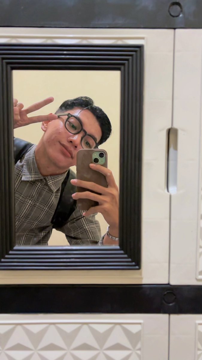 alffito24's tweet photo. Pulang kerja masih keliatan rapi biasanya acak acakan😂 https://t.co/JoeeuVtFLn
