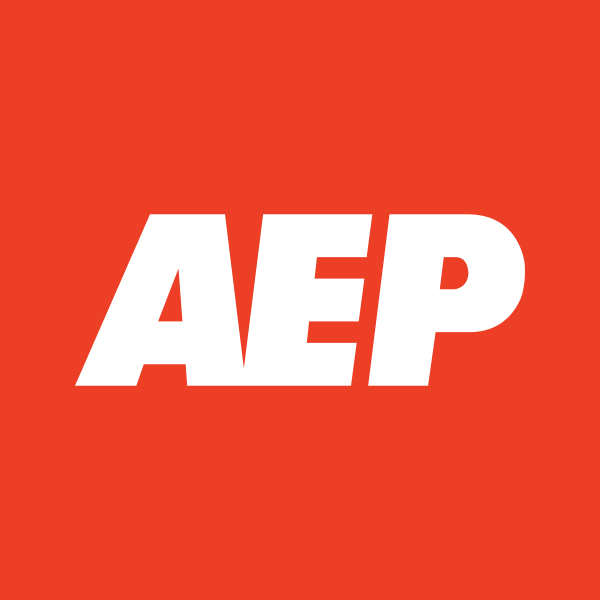 PrimeOakCapital's tweet photo. 5/6 — $NEE  & $AEP 

$NEE  is building massive amounts of new generation and storage.

It’s part of a $100B data-center campus project in Kentucky that could eventually support up to 4.6 GW of dedicated generation.

$AEP  is the grid play.

Because generating electricity means nothing if you can't get it to the data center.