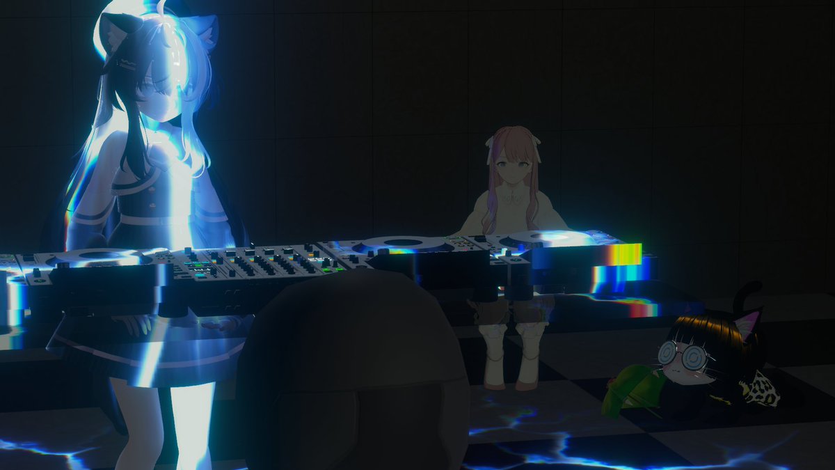 rushanaruu's tweet photo. #VRChat #odd_vr
テクノを聴きにこちらへ~
今夜のVRCは障害などで音楽イベントがあちこちで遅れたりしていたので𝒎𝒊𝒎𝒊𝒎𝒊.さんには間に合いませんでしたが、BUKIさんのハードな音を楽しめました~めちゃカッコよかった!🥳 https://t.co/eV0HluTEM1