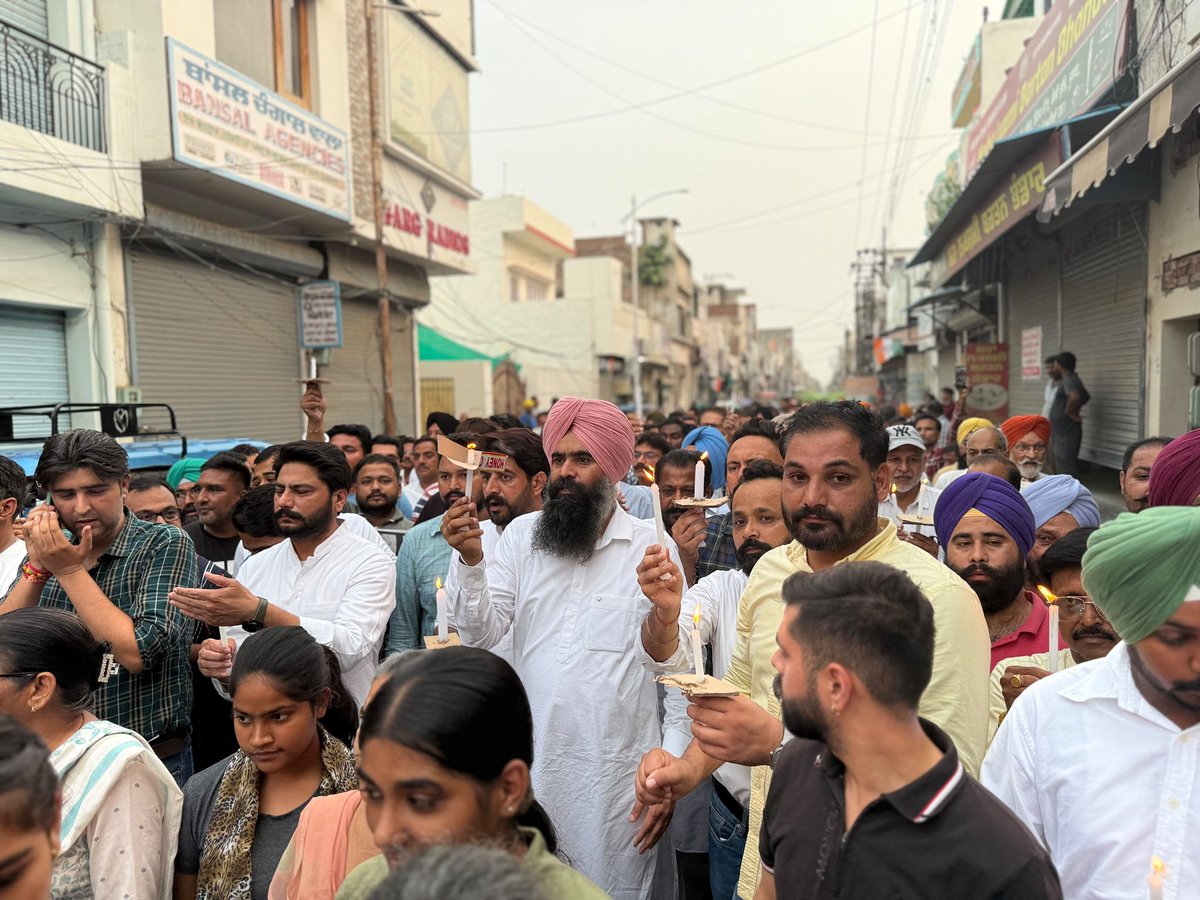 onkarsidhu's tweet photo. A candle march was held today by Neha’s family and local residents in Dhuri, demanding justice and strict action against those responsible for her tragic murder.

Justice for Neha.

#JusticeForNeha #Dhuri #bjp https://t.co/XABQlGbX21