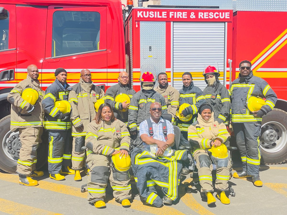TMCrazzzy's tweet photo. My colleagues trusting me to be the rescuer on the competitions next week. Lapho mina ngizimisele ngokuziphuzela nje.😩😩😭😭😭😂 https://t.co/1bYs9kwKlw