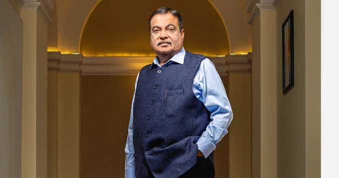 LegalAdvisour's tweet photo. देश की गाड़ियों की वाट लगाकर अब हमारे Nitin Gadkri ji अब पब्लिक की सिंपेथी लेना चा रहे है,

30 साल से राजनीति कर रहे है लेकिन 2 साल मे ही 30 सालो की खुद की राजनीति पर पानी फेर दिया और अब ऐसे दिखा रहे है जैसे कि राजनीति छोड़ कर देश पर एहसान करेंगे,

किसने कहा था आनन फ़ानन मे एथॉनल ब्लेंडिड पेट्रोल को कंप्लेंसीरी करने के लिए, जबकि देश मे एथॉनल पेट्रोल वाली गाड़िया बननी ही 2023 मे शुरू हुई थी, थोड़ा तो इंतज़ार करते?

तब तो बिना किसी से पूछे रात को 8 बजे फ़ाइल पर साइन कर दिए सोचा देश शाबासी देगा, पर जब गालिया पड़ी तो पूरा रायता हरदीप पूरी की तरफ शिफ्ट कर दिया और हाथ खडे कर दिए 

Nitin Gadkari Ji को मै भी कभी पसंद करता था ईमानदार समझता था लेकिन धृतराष्ट्र की तरह पुत्र मुंह में अंधे होकर इन्होने खुद ही अपनी बर्बादी की दास्तां लिख डाली 

इससे पहले की मोदी जी इस्तीफा मांग ले गडकरी जी खुद इज्जत के साथ रिटायर होने का प्लान बना चुके है
