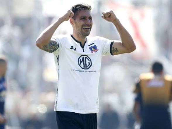 r1derSnow's tweet photo. Un día como hoy hace 8 años Colo-Colo vence a la Universidad de Chile por 1-0 con un gol de PENE del Chaco Insaurralde. https://t.co/mI1dYdb6Ae