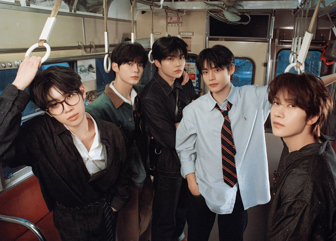 _Kpop_Stats_'s tweet photo. “KAIKILOVE” by #ZEROBASEONE has sold 153,306 copies on this week's Billboard Japan Top Album Sales. https://t.co/vPrAb01kca