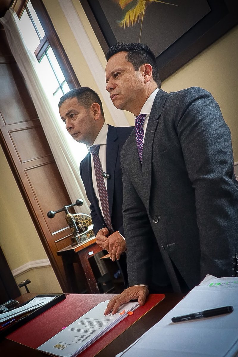 SenadoGovCo's tweet photo. #RadicaciónPL | El senador @MIgueBarretoC radicó un proyecto de ley que busca garantizar la soberanía y seguridad energética de Colombia, acelerar los proyectos estratégicos y prevenir un eventual escenario de desabastecimiento.

Una iniciativa para proteger el futuro del país 🇨🇴 https://t.co/WoBdZK09a4