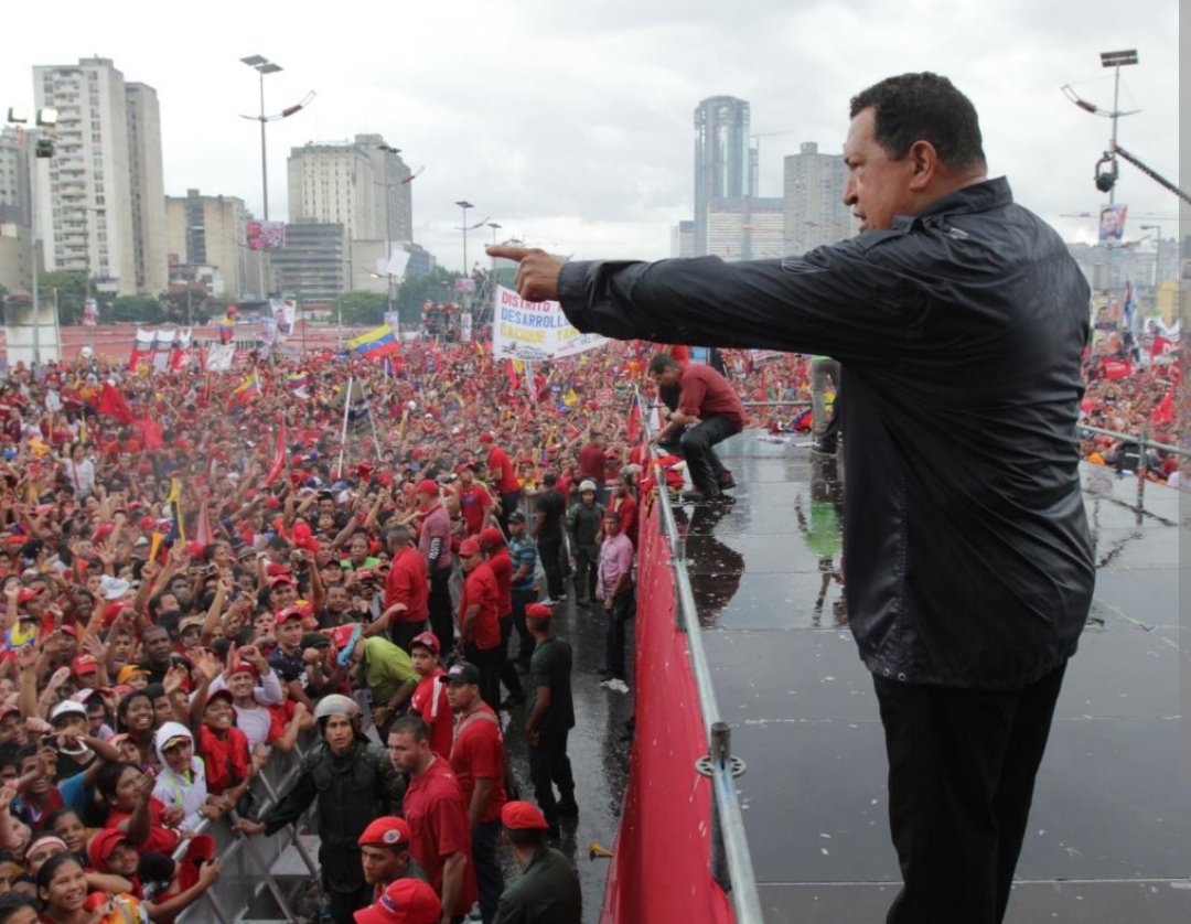 RioCrecido_ven's tweet photo. "¿Alguien más recuerda este momento?

 Estuve en la concentración de Hugo Chávez en la Avenida Bolívar de Caracas el 4 de octubre de 2012, bajo la lluvia, en lo que muchos consideran la mayor concentración política en la historia de Venezuela.

 ¿Ustedes qué opinan? https://t.co/ExxZVWuzYN