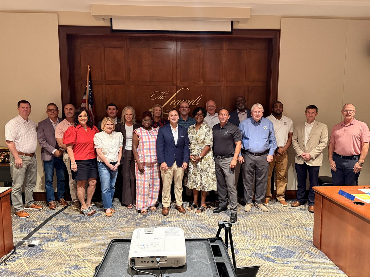 SSA_Supers's tweet photo. Last week SSA had a great board retreat with an even greater group of leaders! #schoolsuperintendents #SSA https://t.co/bGFUhCcgyE