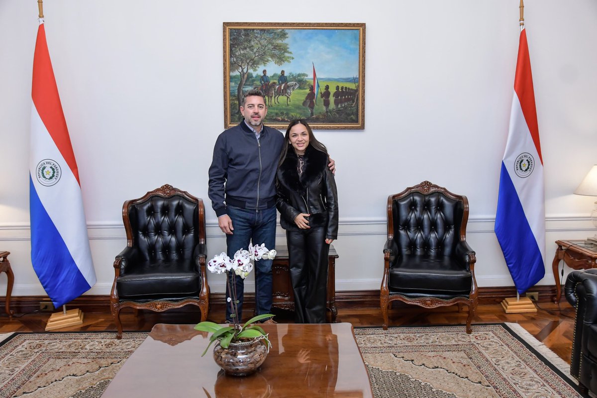 AllianaPedro's tweet photo. Cada vez que nos visita la diputada Jazmín Narváez, llega con planteamientos y proyectos pensados en beneficio de los compatriotas del Departamento Central.

Agradezco su empeño y compromiso. Desde la Vicepresidencia acompañamos su gestión para que sus planes se traduzcan en respuestas concretas en beneficio de la gente.