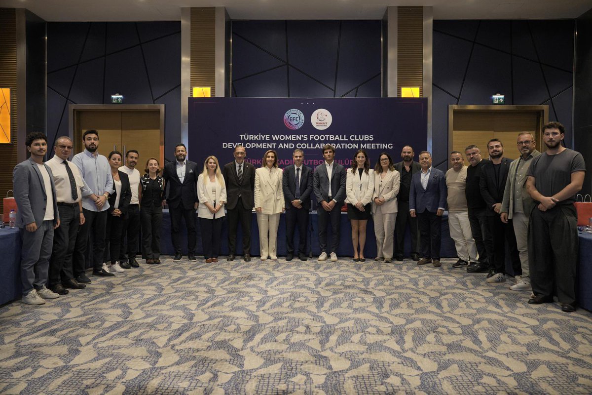 kadinfutbolfb's tweet photo. Fenerbahçe arsaVev İcra Kurulu Üyesi Cem Ergüven, Türkiye Kadın Futbol Süper Lig Kulüpler Birliği ile Avrupa Futbol Kulüpleri Birliği (EFC) arasında gerçekleştirilen kadın futbolu gelişim ve iş birliği toplantısına katıldı.

Kadın futbolunun gelişimi, kulüpler arası iş birliklerinin güçlendirilmesi ve Avrupa’daki futbol yapılanmalarıyla ilişkilerin geliştirilmesine yönelik görüş alışverişinde bulunuldu. 💙💛