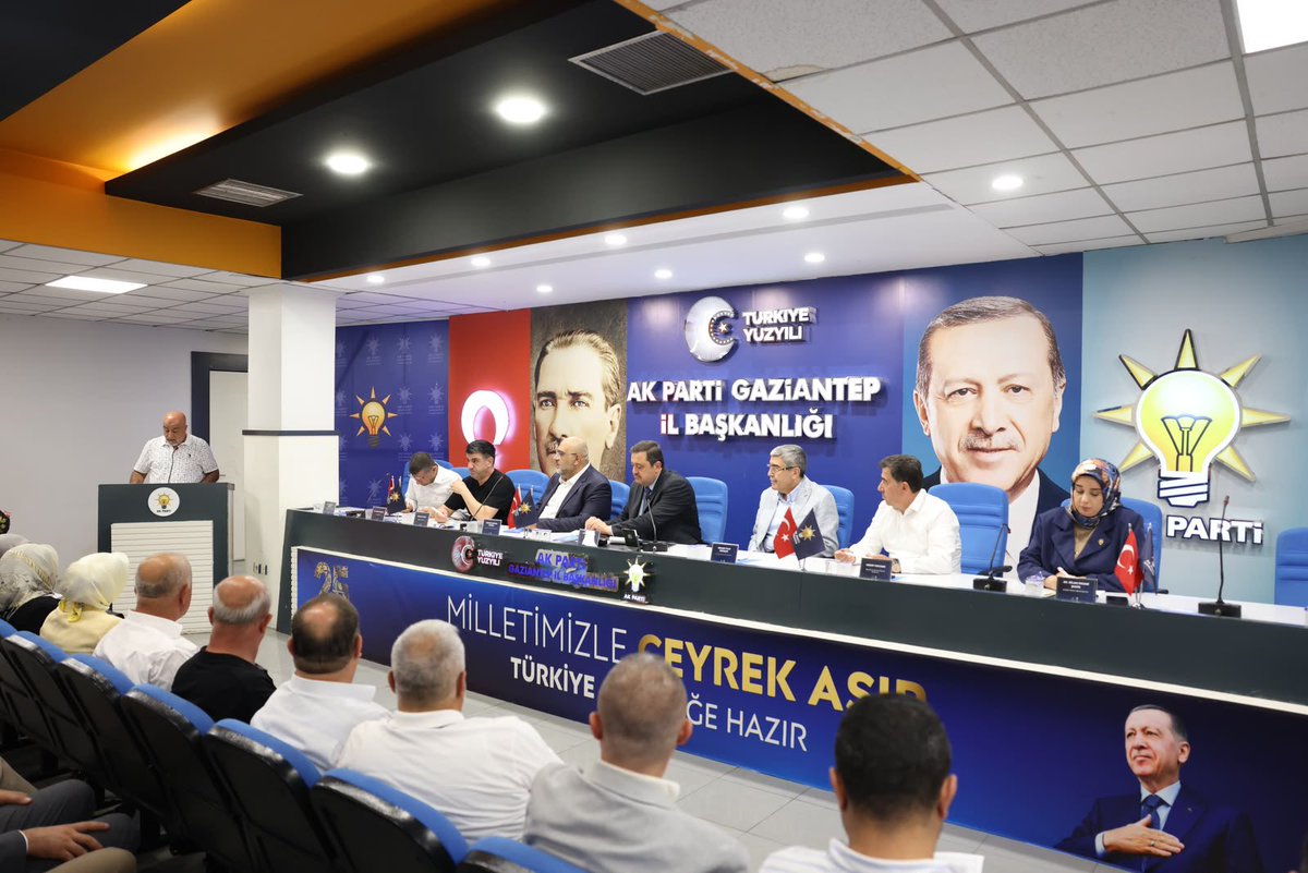 fmfedaioglu's tweet photo. Haftalık İl Yönetim Kurulu Toplantımızı; Milletvekillerimiz Sayın Mehmet Eyüp Özkeçeci ve Sayın Mehmet Mustafa Gürban’ın katılımlarıyla gerçekleştirdik.

Gaziantep’imizin gündemini, teşkilat çalışmalarımızı ve önümüzdeki dönemde hayata geçireceğimiz programları değerlendirdik.

Şehrimize hizmet yolunda; birlik, beraberlik ve istişare anlayışıyla çalışmalarımızı kararlılıkla sürdüreceğiz. 

@abuyukgumus 
@hakanaksu058
@iekarayel
@EyupOzkececi 
@2727mmg2727 
@avdilanensari 
@AKPartiG_Antep 
@AKGMTeskilat 
@Akparti