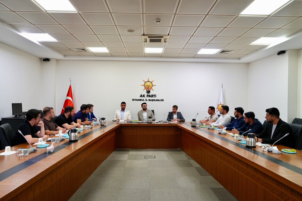 nevzatyucetr's tweet photo. 1. Bölge İlçe Başkanlarımızla İl Başkanlığımızda istişare toplantımızı gerçekleştirdik.

Partimizin çeyrek asırlık teşkilat tecrübesi ve ortak akıl kültürüyle devam eden çalışmalarımızı değerlendirdik, önümüzdeki günlerde gerçekleştireceğimiz çalışmalara dair istişarelerde bulunduk.