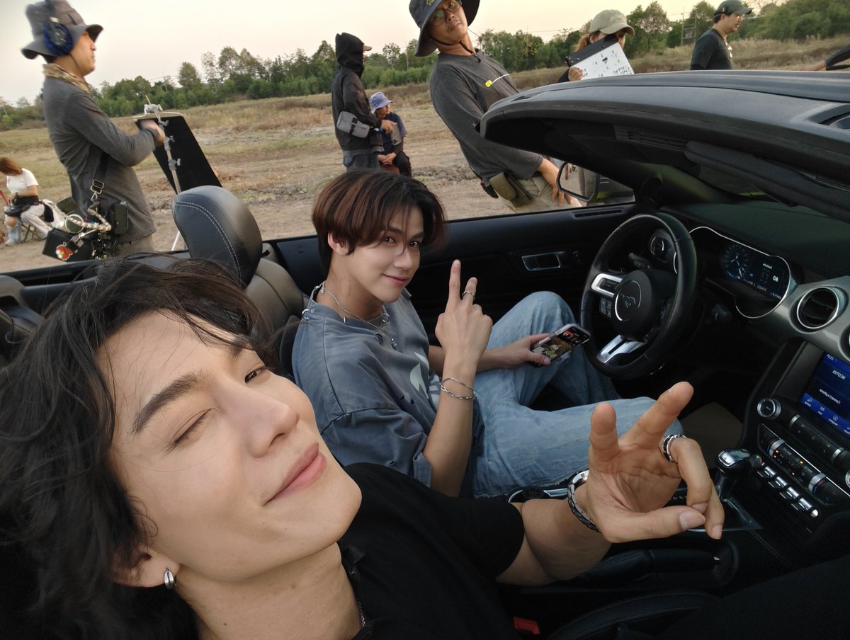 Yong_yutt's tweet photo. ��ป็นโลเคชั่นที่ร้อนแล้วก็เหนื่อยมากๆ แต่ตอนนั่งมองพระอาทิตย์ที่อยู่ตรงนั้น ผมก็มีความสุขมากๆเลยนะ 

UNBREAKABLE KNOT EP9
#KNOTseriesEP9 https://t.co/Iv55HmFEKZ