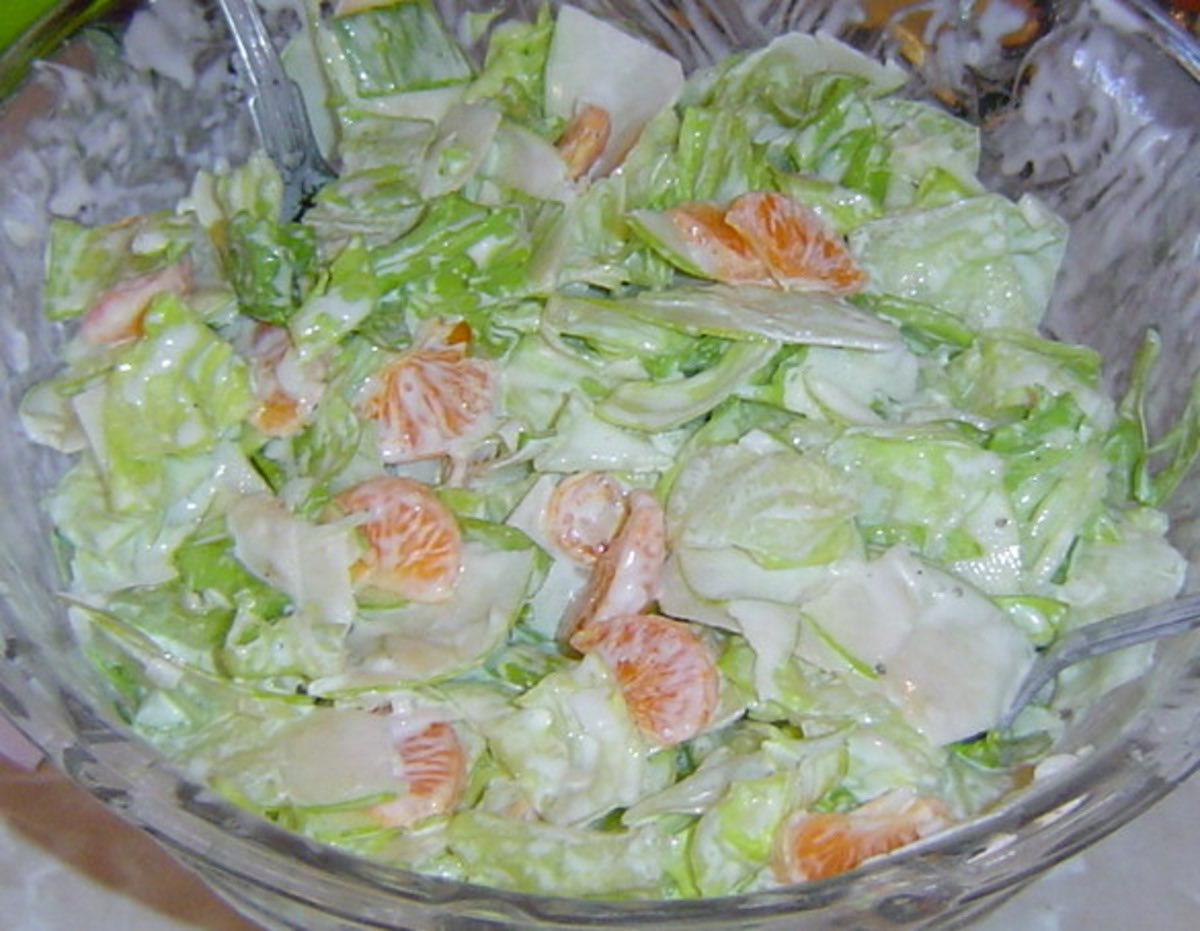 Bunny_Prominece's tweet photo. @mindyeee9 @bosco6000000 “Salads have high calories!” 
The salad: https://t.co/qEeStCMcu4