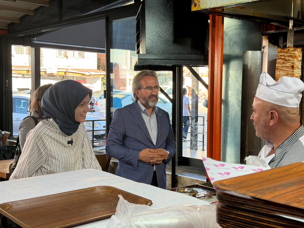 ZehraNurAydemr's tweet photo. 📍 Mamak Sağduyu Caddesi’ndeydik.

Cadde esnafımızı ziyaret ederek hâllerini hatırlarını sorduk, talep ve önerilerini dinledik, sohbet ettik.

Tüm esnafımıza hayırlı işler, bol ve bereketli kazançlar diliyorum. https://t.co/1PWBtGUmTm