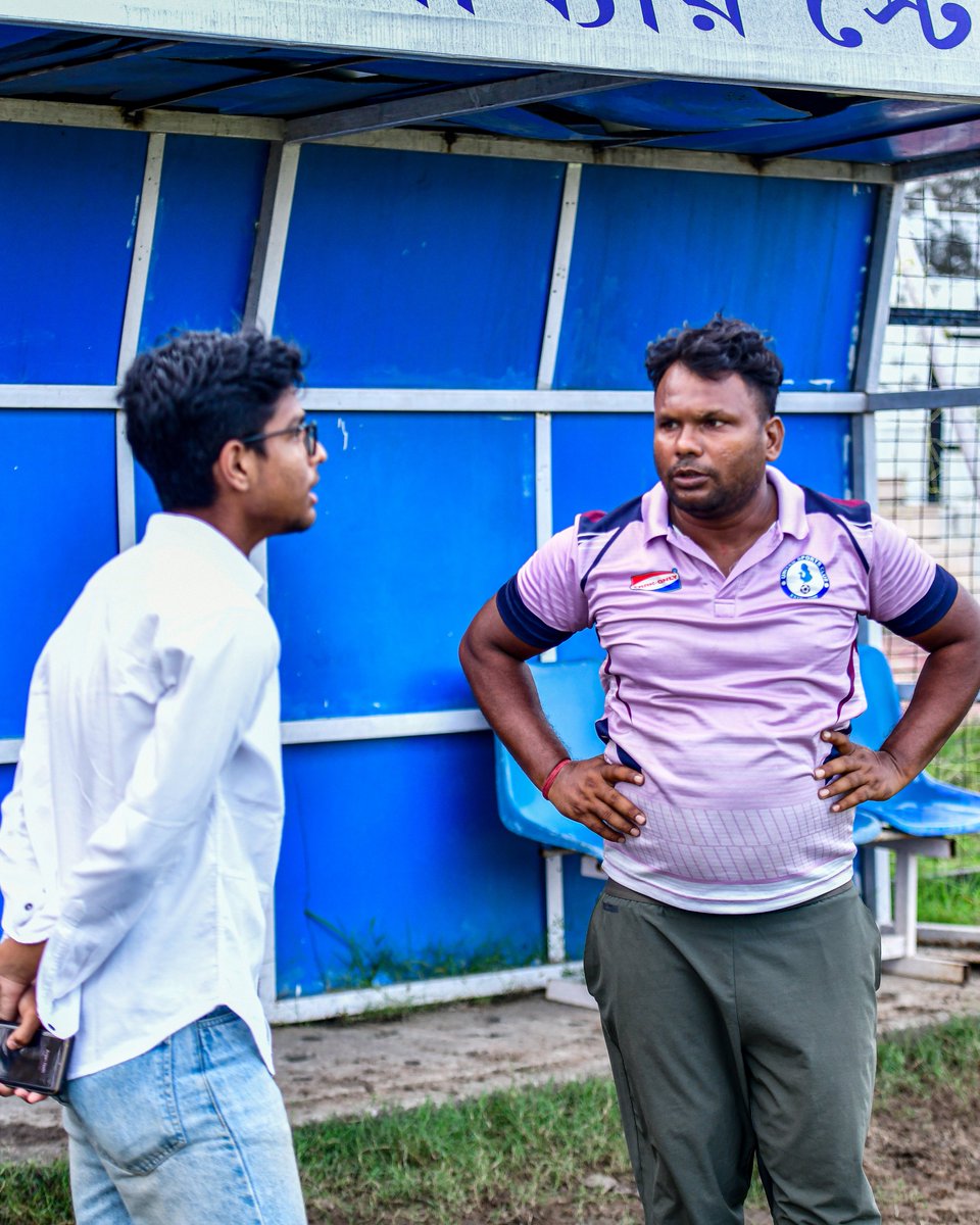 ZicoUnitedSc's tweet photo. With the legend of Indian Football and one of the greatest midfielder in India, Mr. Lal Kamal Bhowmick 💜
@bleedpurpleUSC https://t.co/YYIXjyQkI5