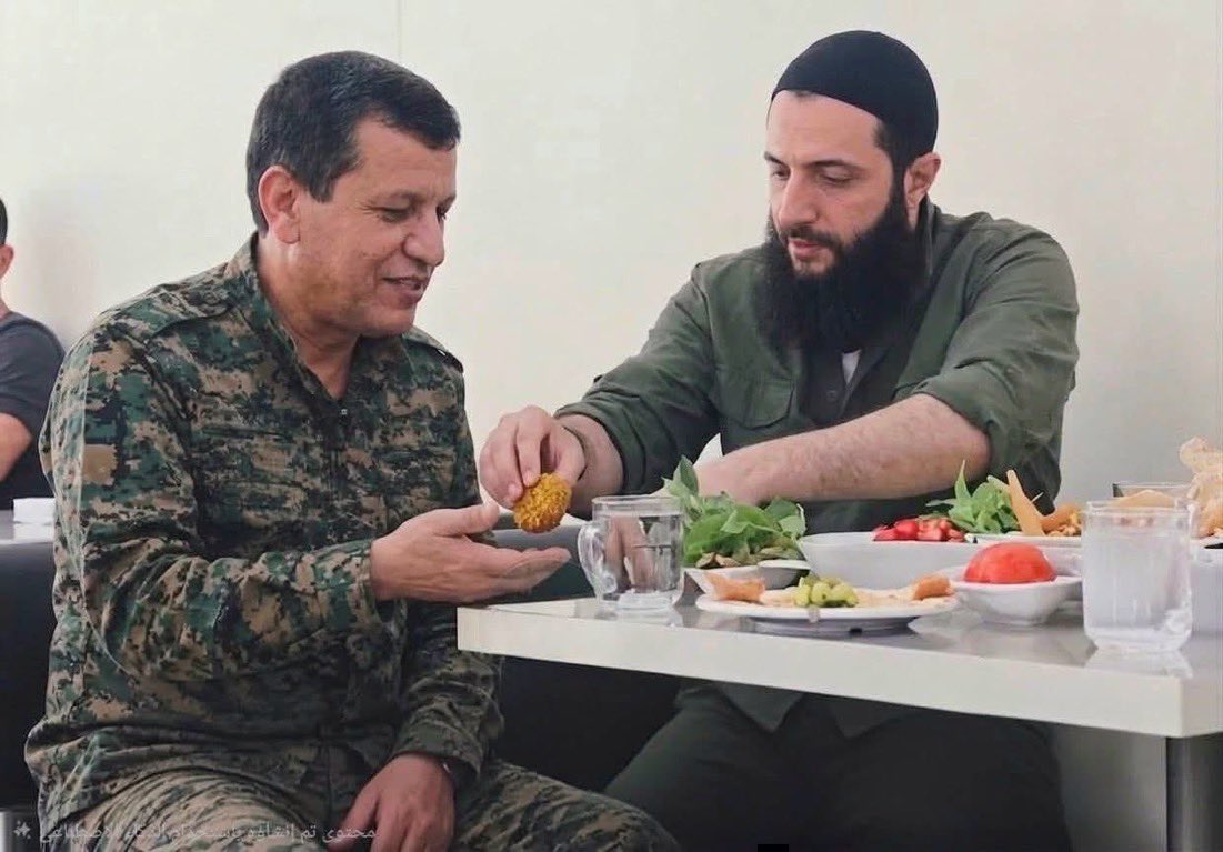 Omar_Madaniah's tweet photo. بعد الاجتماع مع الرئيس السوري في دمشق 

مظلوم عبدي مستشاراً لشوؤن الشعب الكردي لدى الرئاسة السورية https://t.co/XmsQ9M9fnp
