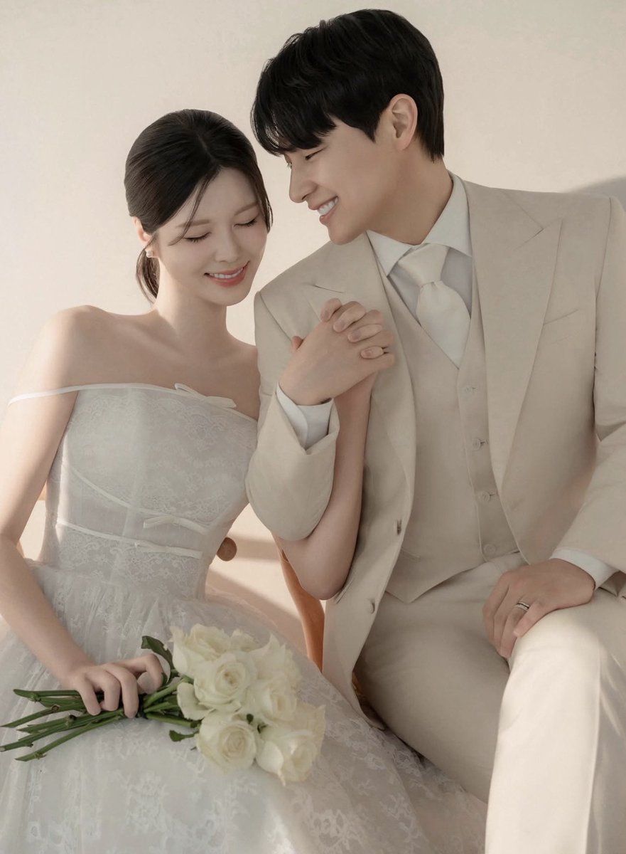 nugupromoter's tweet photo. gugudan’s Soyee has married! 

Congrats to the couple🥳 https://t.co/cqdEvVuUd8