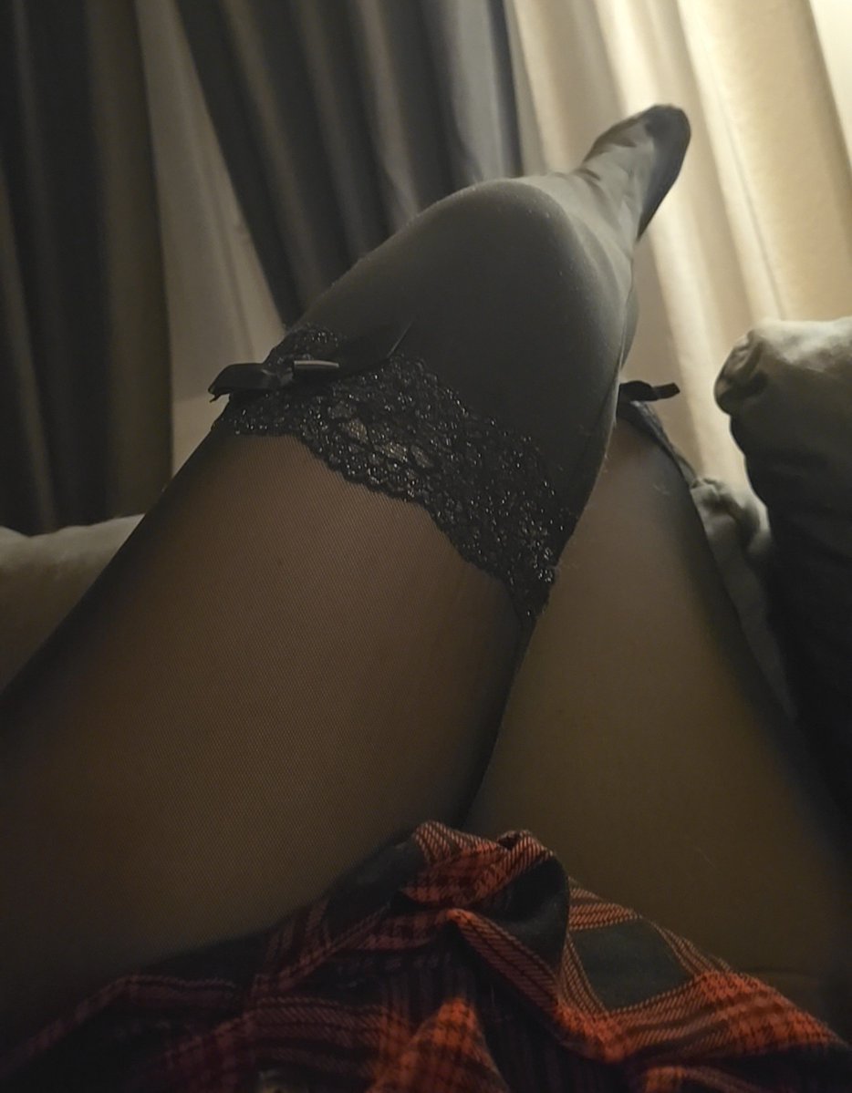 LuxusHerrinD's tweet photo. Ich liebe diese strümpfe 🤭🔥

#Findom #Finsub #Geldherrin #ab18 https://t.co/iQFfRGd2qT