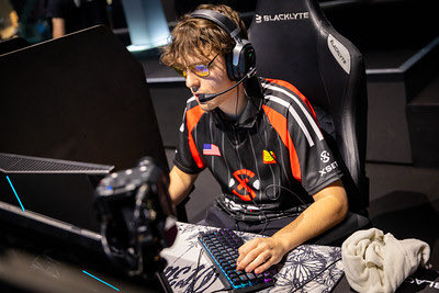 VigilantVertic's tweet photo. WHO WOULD YOU WANT IN THEIR PRIME TO SOLO CLUTCH THE FNCS WIN ? 🤩🏆

1. Cold
2. Peterbot
3.Clix https://t.co/wlJLl1UFQz