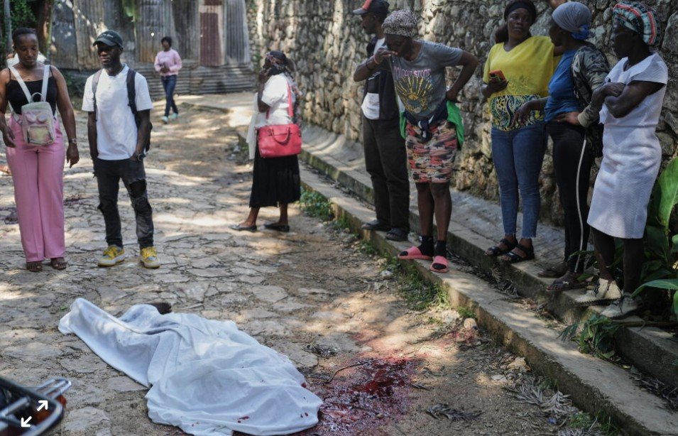 SanviUpdates's tweet photo. 🚨BREAKING: Haiti hit by deadly gang attack — 47 killed,50+ kidnapped.
🔴 LATEST: •47 people killed
• 50+ people kidnapped
• Attack struck a community near Port-au-Prince
• UN warns of worsening gang violence
#Haiti  #WorldNews #PortAuPrince #GangViolence #SanviUpdates https://t.co/ROzs4AtMPp