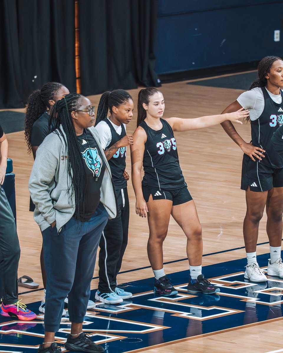 FIUWBB's tweet photo. Back to classes yesterday, back to work today 💪 https://t.co/BjG7jcKQ76