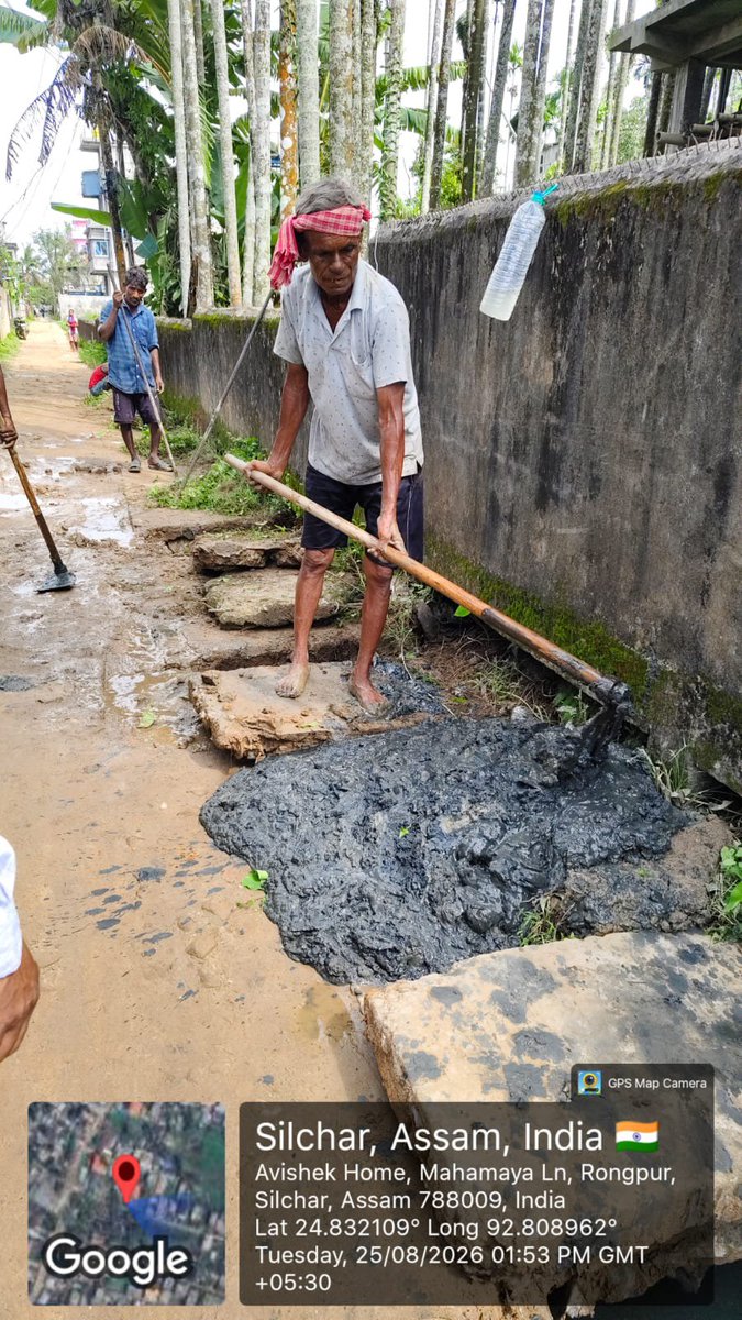 SilcharMC1882's tweet photo. Drain cleaning drive underway for past few days at Rongpur Karatigram, Mahadev Para, Old Ward No. 5 by SMC. Committed to a waterlogging-free &amp; cleaner Silchar.

#CleanSilchar #SMC https://t.co/fOlG07nRZ2