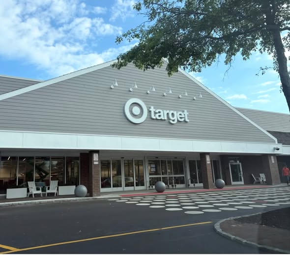 AustinGCNY's tweet photo. Austin Interiors is proud to partner with E.W. Howell Construction Group on the 91,000 SF renovation and fit-out of the new Target location in Bridgehampton, NY.
#AustinInteriors #Construction #LongIslandConstruction #LongIsland https://t.co/PS0gVvWVWu